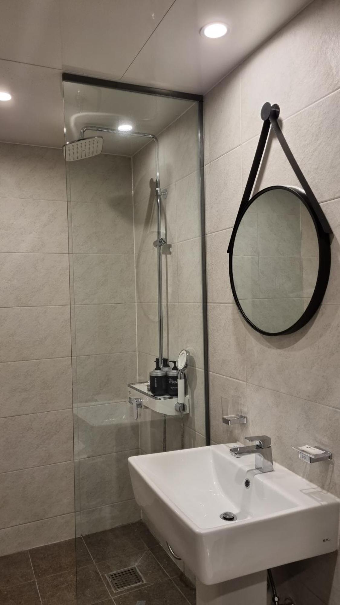 Hotel The Classic Ilsan Ni Rum bild